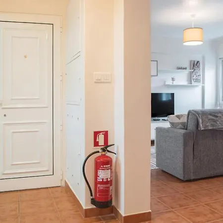 Peaceful And Serene 3 Bedroom In Apartment *