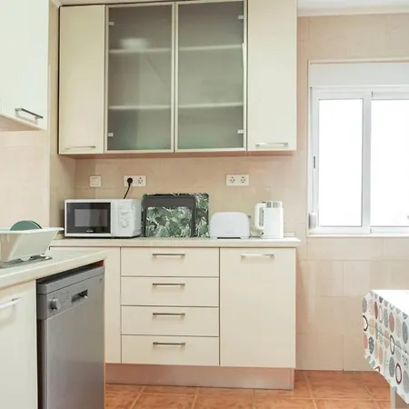 Peaceful And Serene 3 Bedroom In Apartment