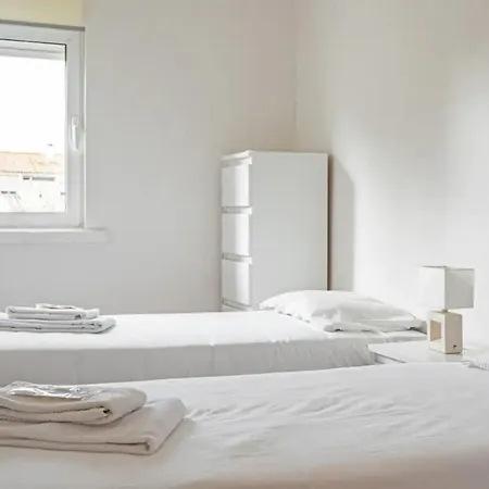 Peaceful And Serene 3 Bedroom In Apartment